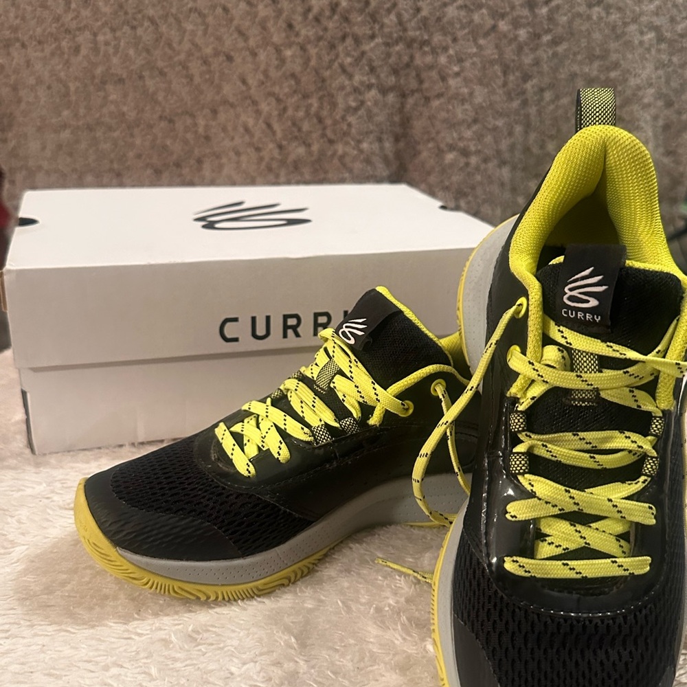 Curry GS3Z6 Black and Yellow Sneakers